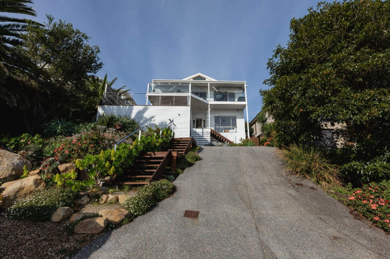 Exterior & Views 2, Clifftop Luxury With Spectacular Ocean Views, Melbourne