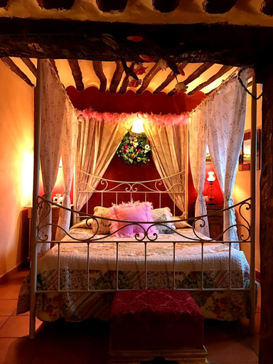 Bedroom 2, Room for rent in a beautiful country house ideal for a romantic getaway, Cuenca