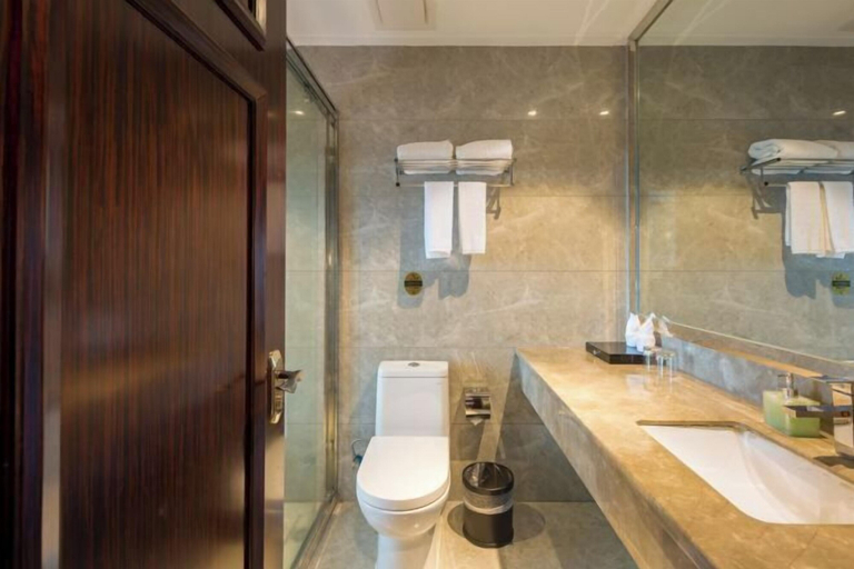 Bathroom 4, Yuting Hotel, Wenzhou