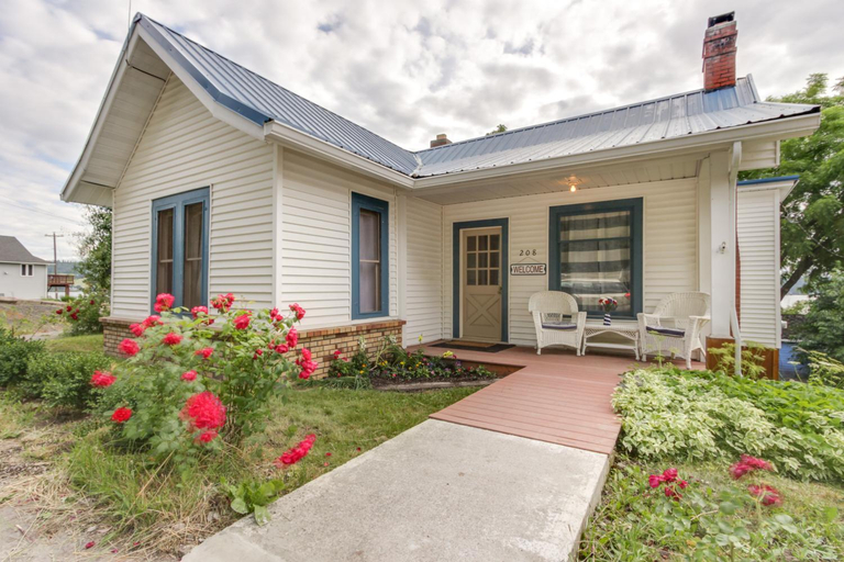 Sunset Cottage, Kootenai