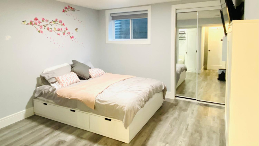 Others 5, Cozy Private Suite with Separate Entrance & Free Parking, Division No. 6