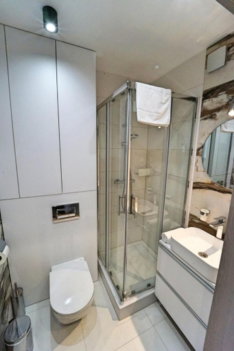 Bathroom 4, Apartamenty EverySky Nad Lomnica 15-15A, Jelenia Góra