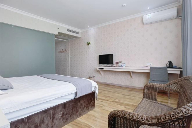 Bedroom 2, Jingjiang Hotel, Taizhou