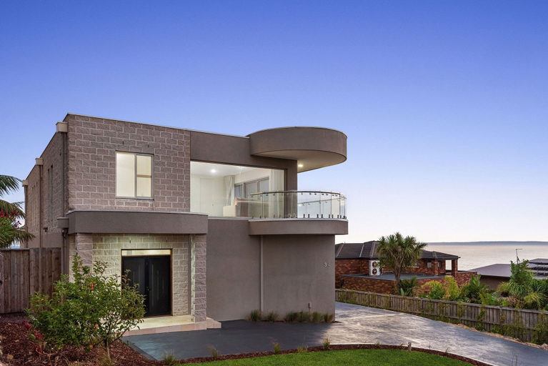 Room 5, Cliffside Castle With Bay And City Views, Melbourne