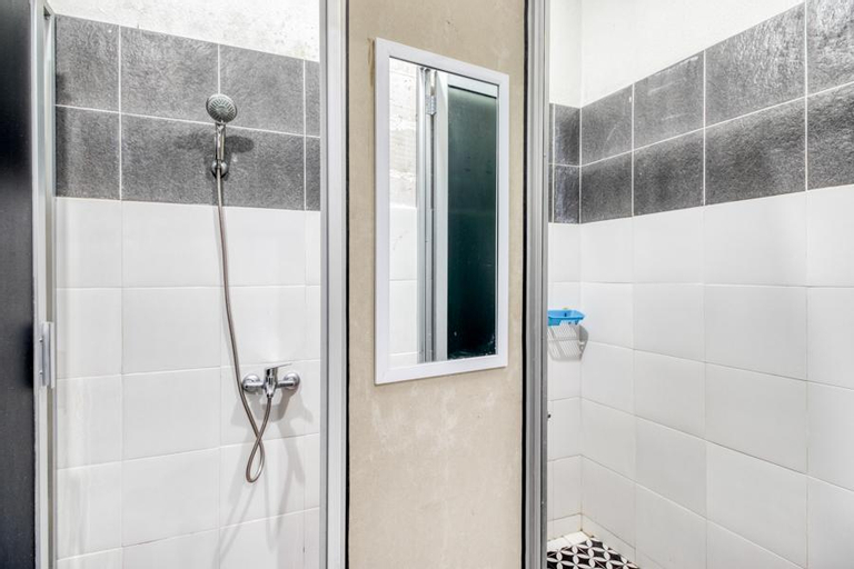 Bathroom 11