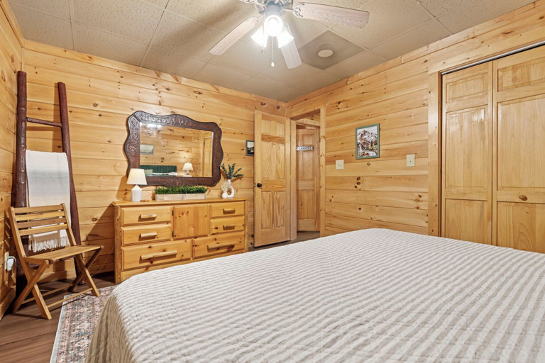 Bedroom 2, Peak of Perfection, Fannin