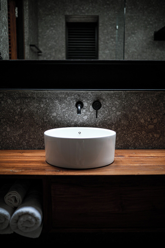 Bathroom 4, The Salty Pelican , Dickwella