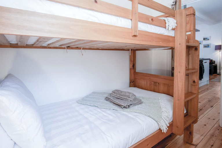 Bedroom 2, Sea Glass - 2 Bedroom Apartment - Manorbier, Pembrokeshire