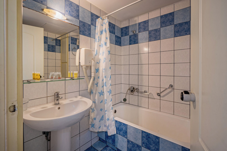 Bathroom 4, Lefkoniko Bay, Crete