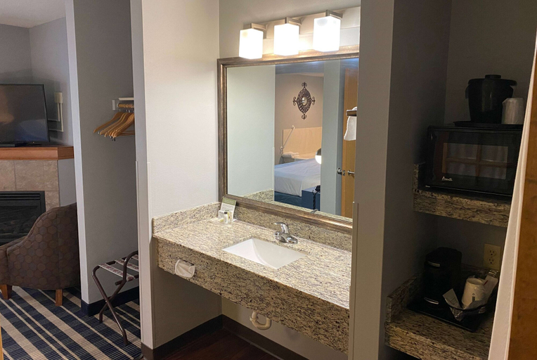 Bathroom 4, AmericInn by Wyndham Chanhassen, Carver