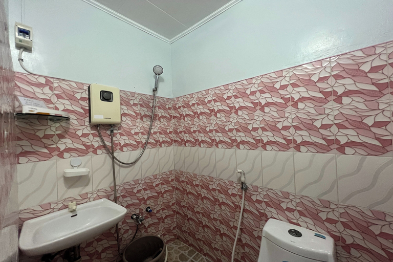 Bathroom 4, FNT Transient House near Hundred Islands, Alaminos City