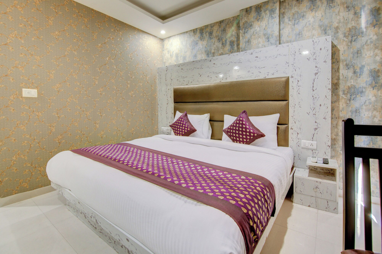 Bedroom 1, Hotel Smart Lax, Delhi