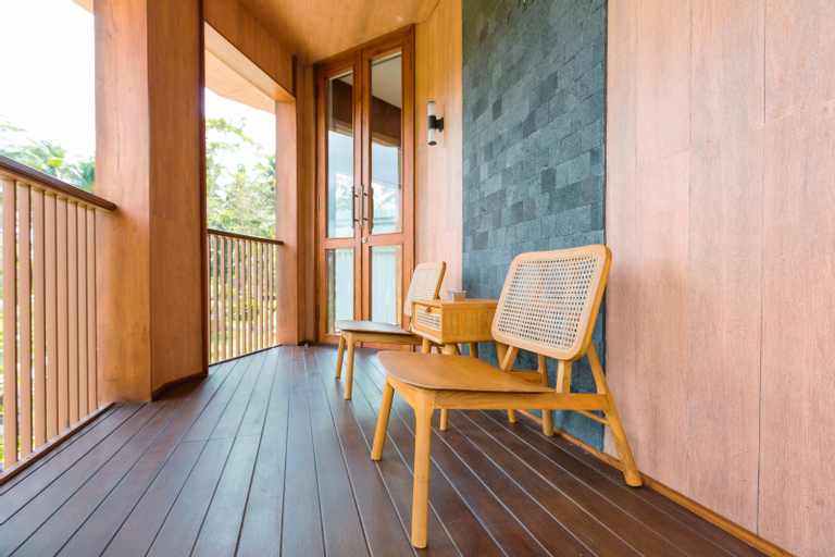 Exterior & Views 26
