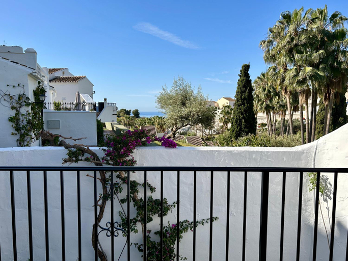 Others 5, Casa con terraza y hermoso jardin comunal, Málaga