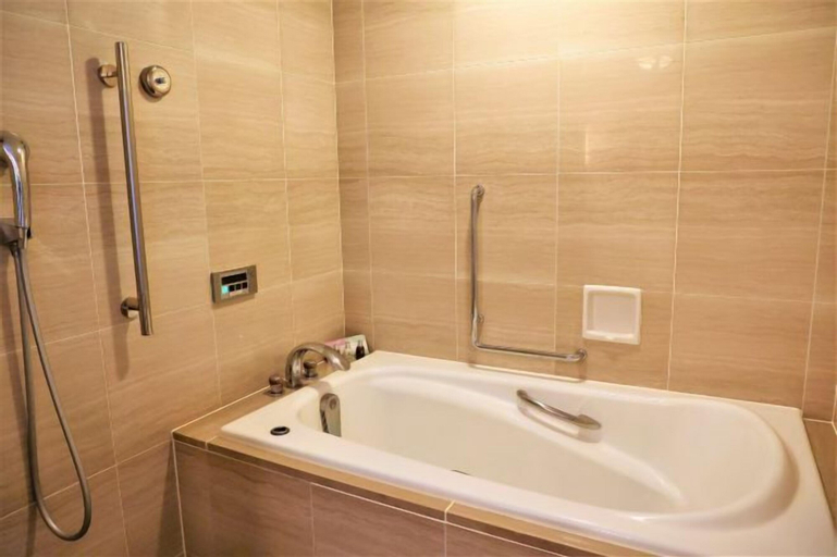 Bathroom 14