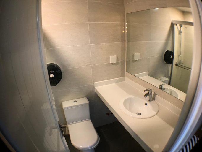 Bathroom 9