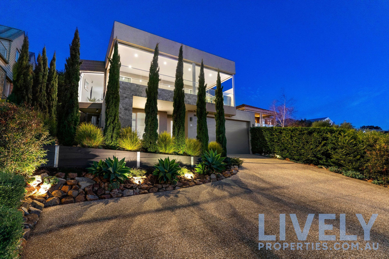Exterior & Views, Hillside Luxe With Spa Bay Views, Melbourne