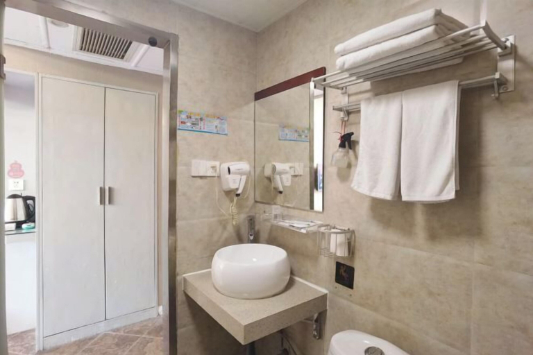 Bathroom 3, Jingjiang Hotel, Taizhou