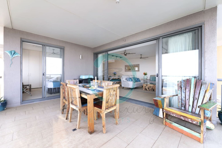 Room 3, Penthouse Haven Lux Balcony Dining Sea View, Darwin