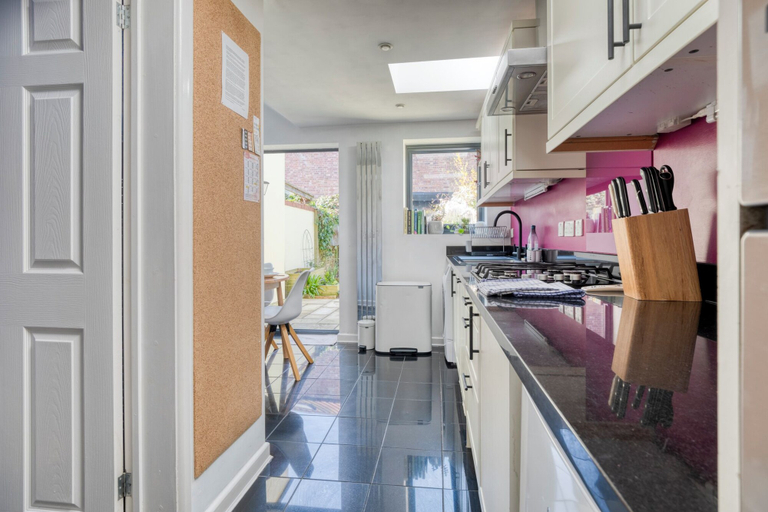 Others 5, Stylish 2BD with Private Garden & Sauna, Oxfordshire