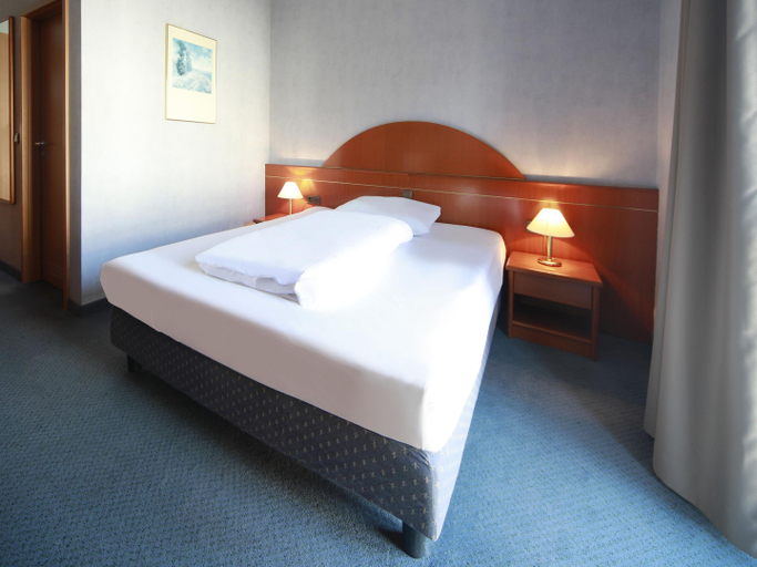 Bedroom 4, B&B HOTEL Gotha-HBF, Gotha