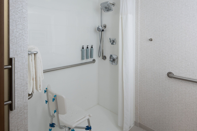 Bathroom 5, Courtyard Miami in Coral Gables by Marriott, Miami-Dade