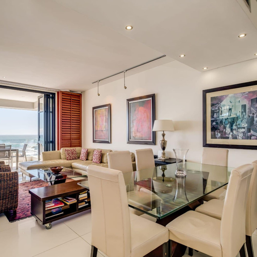 Room 4, Private Holiday Apartment w Pool and Views Bali E, City of Cape Town