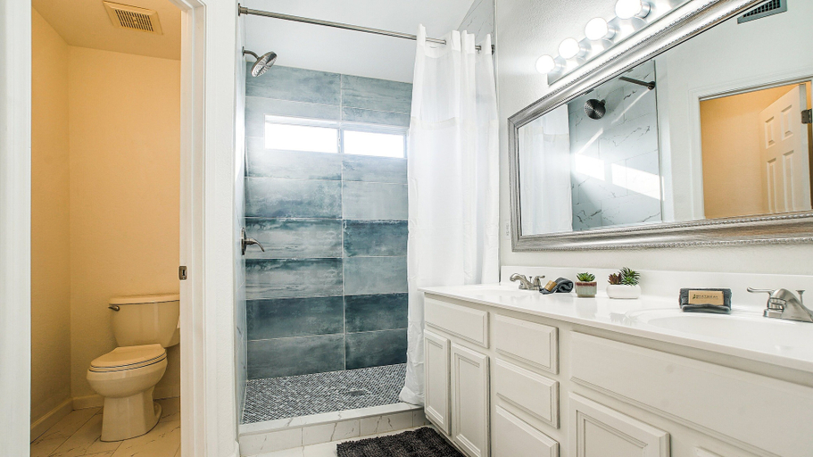 Bathroom 3, Windsor Phoenix, Maricopa