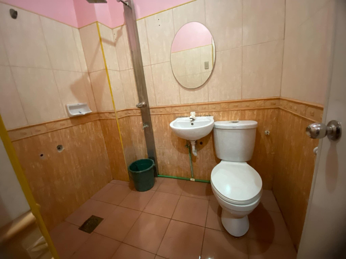 Bathroom 4, Wjv Inn Tabunok II, Talisay City