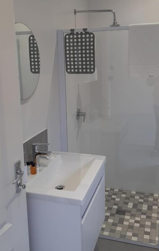 Bathroom 5, Sand Dollar @ The Dunes, Eden