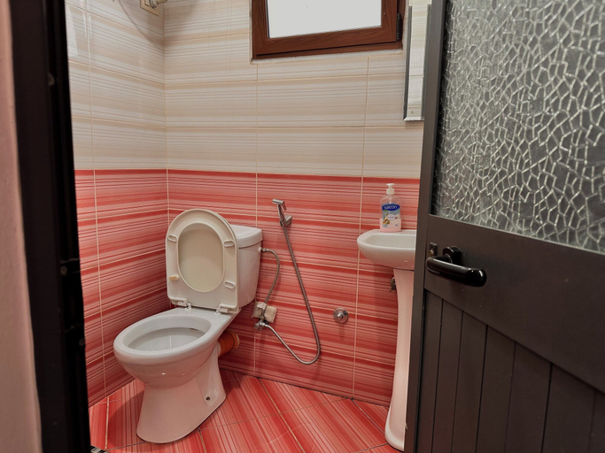 Bathroom 4, Grand House, Tirana