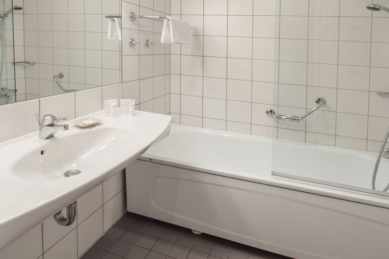 Bathroom 5, Hyatt Place Gothenburg Central, Göteborg