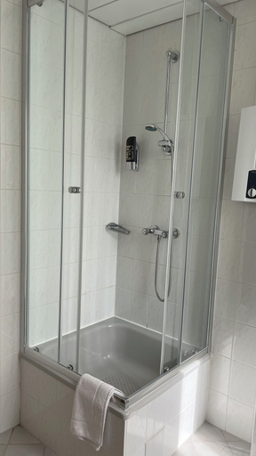 Bathroom 5, Hotel Spreewitz am Kurfürstendamm, Berlin