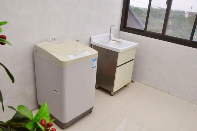 Bathroom, Ruguo'ai Hostel, Jiaxing