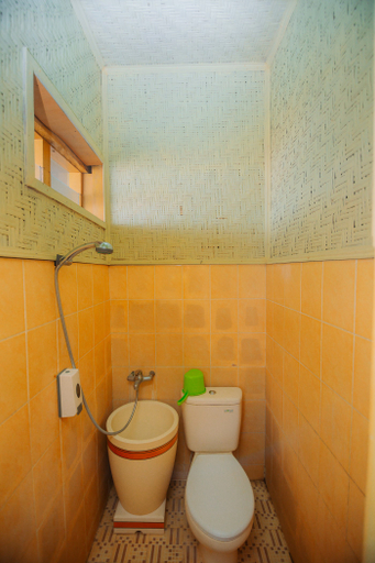 Bathroom 3, NEW CATIMOR HERITAGE 1894 Hotel & Resto By Celcius, Bondowoso