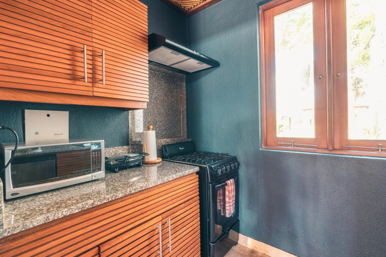 Private kitchen, Bungallow With Private Backyard and Pool, San Rafael del Yuma