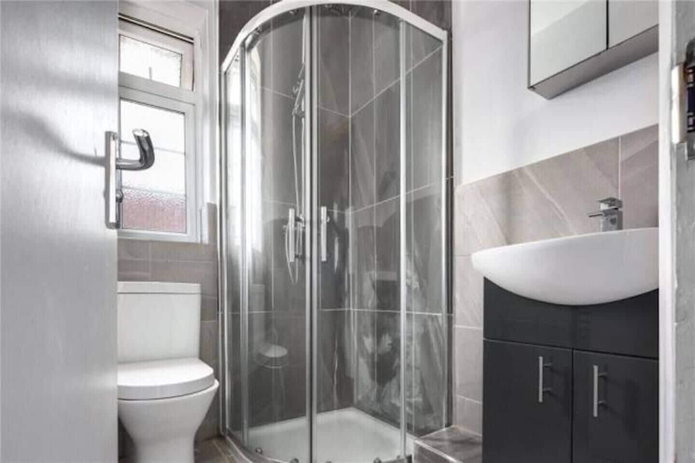 Bathroom, Limehouse Townhomes-4 Bedrooms,3 Bathrooms,garden, London