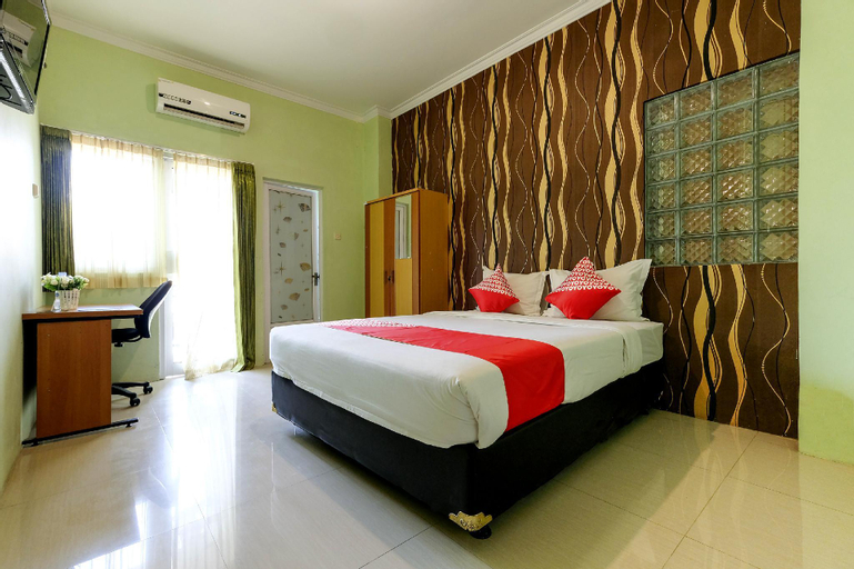 Bedroom, OYO 338 Guest House Omah Manahan Syariah, Solo