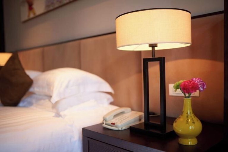Bedroom 3, Taoxichuan Traders Hotel, Jingdezhen