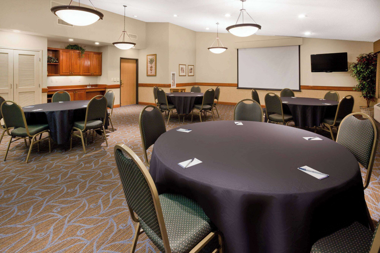 Food & Drinks 5, AmericInn by Wyndham Chanhassen, Carver