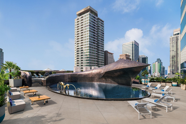 Exterior & Views 24