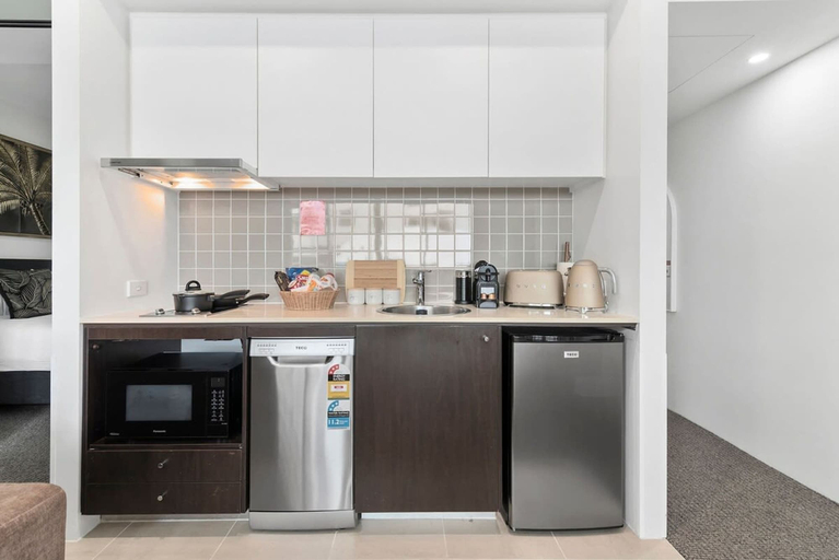 Room 5, Lux Retreat - Waterfront Gym Prime Location, Cairns