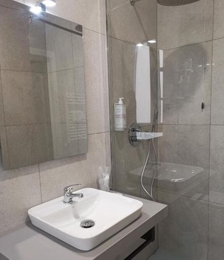 Bathroom 5, CSI Group - Hotel Central Station, Milano