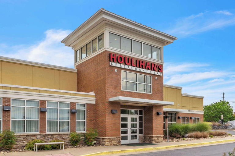 Exterior & Views 2, DoubleTree by Hilton Front Royal Blue Ridge Shadows, Warren
