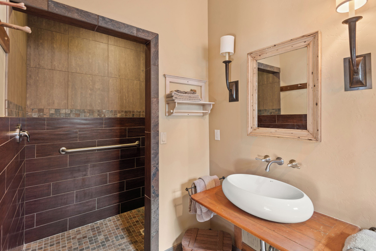 Bathroom, EML 9 Juniper, Delta