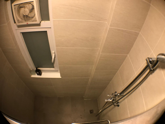 Bathroom 10