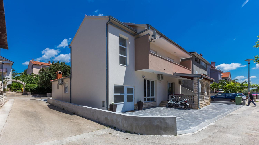 Others 5, 2sis apartments, Zadar