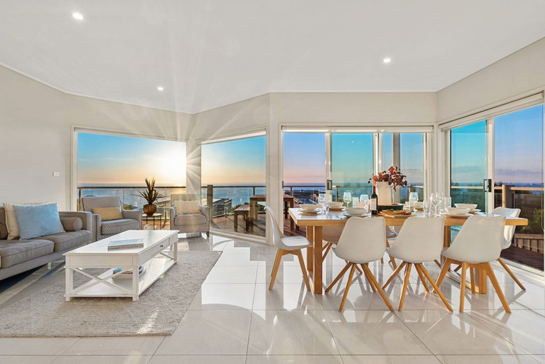 Food & Drinks 4, Clifftop Family Retreat With Views Pool, Melbourne