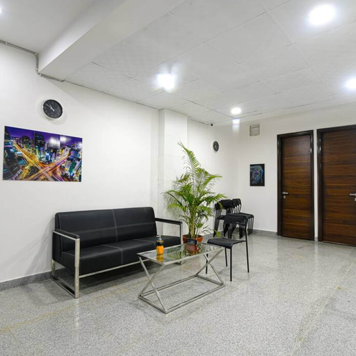Room 3, Studio Apartment With Patio gym Near Global Foyer, Gurgaon