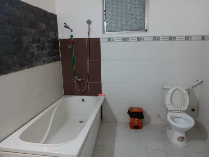 Bathroom 3, Kien An Hotel, Ninh Kiều